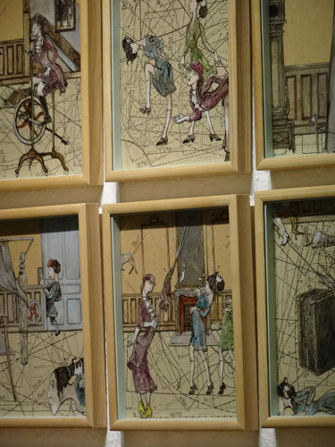 Original small picture figures in a room by Lys Flowerday -TRIQUETRAQUE ALLURES MUTINES