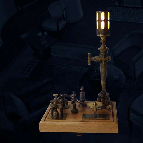 Bespoke sculptural lamp - Huis Clos - by Gilles Bourlet